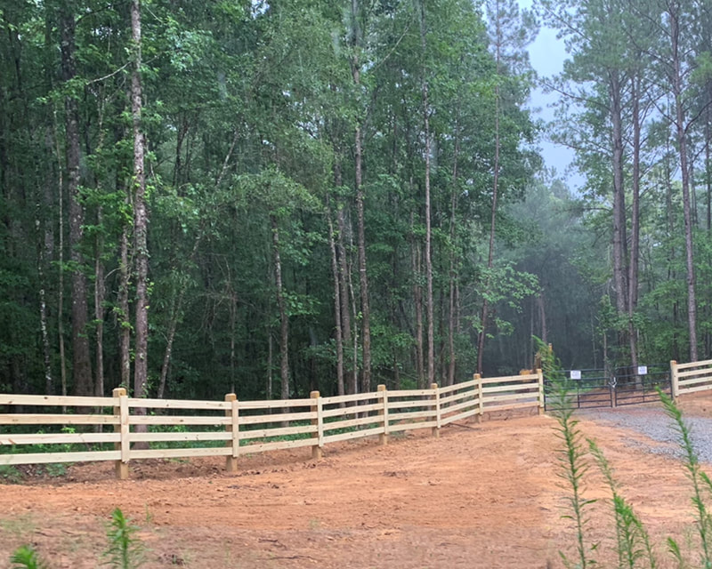 We build Fences! DD Construction, LLC in Alabama. Serving Alabama, Georgia, Tennessee and Mississippi. d-dconstruction.com